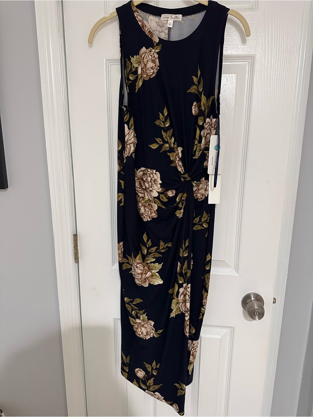 nine britton Black Floral Twist-Front Midi Dress